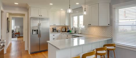 Fridge, microwave, stovetop, dishwasher