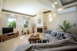 Smart TV - Summer Dream Villa is detached house just 10 minutes walking from Afandou beach. (Afandou)