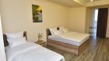 Superior-Dreibettzimmer | Hochwertige Bettwaren, Tempur-Pedic-Betten, Minibar