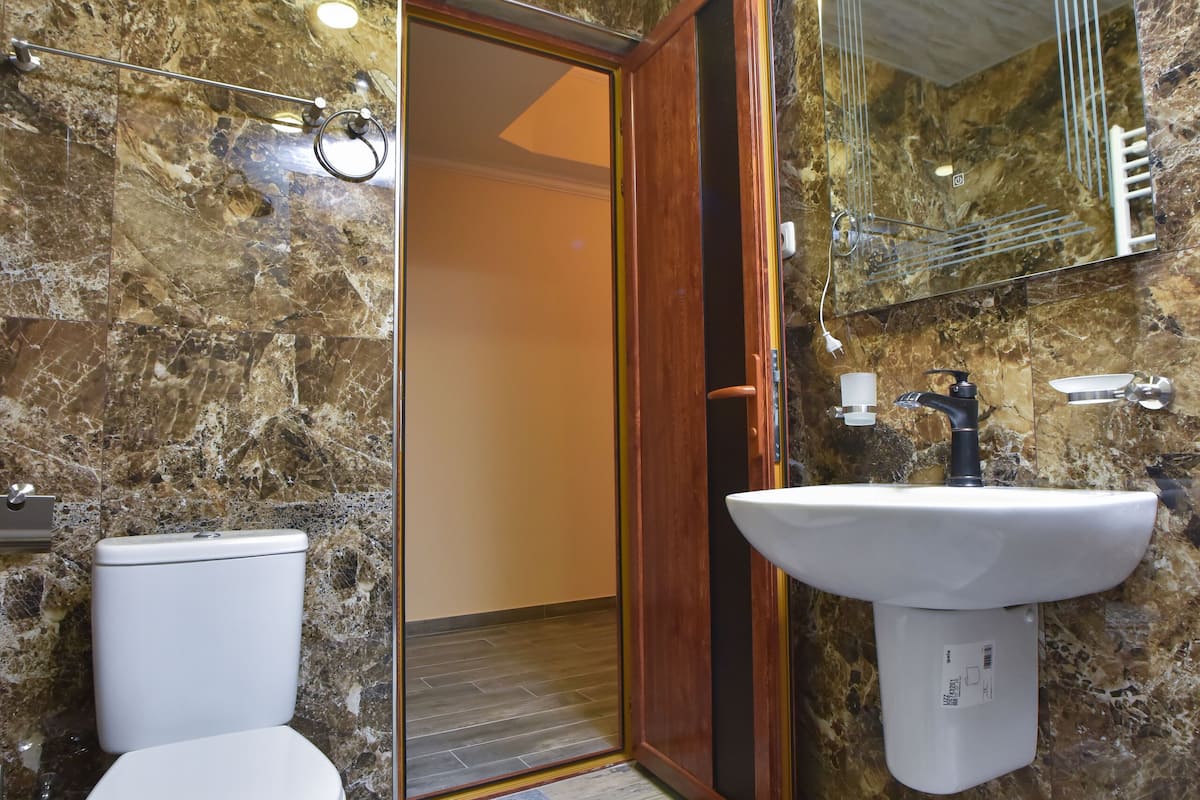 premium bedding, tempur-pedic beds, minibar, individually decorated