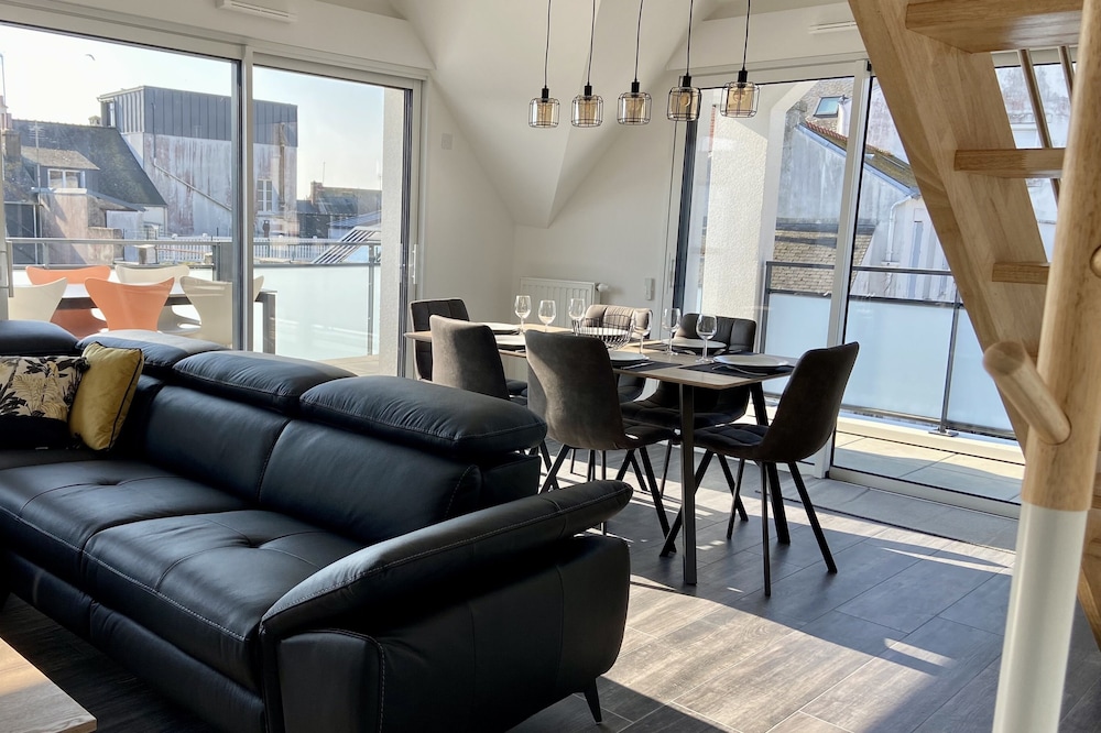 T4 hyper center with terrace