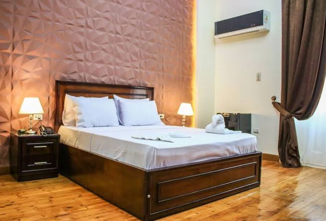 Egyptian cotton sheets, premium bedding, minibar, in-room safe