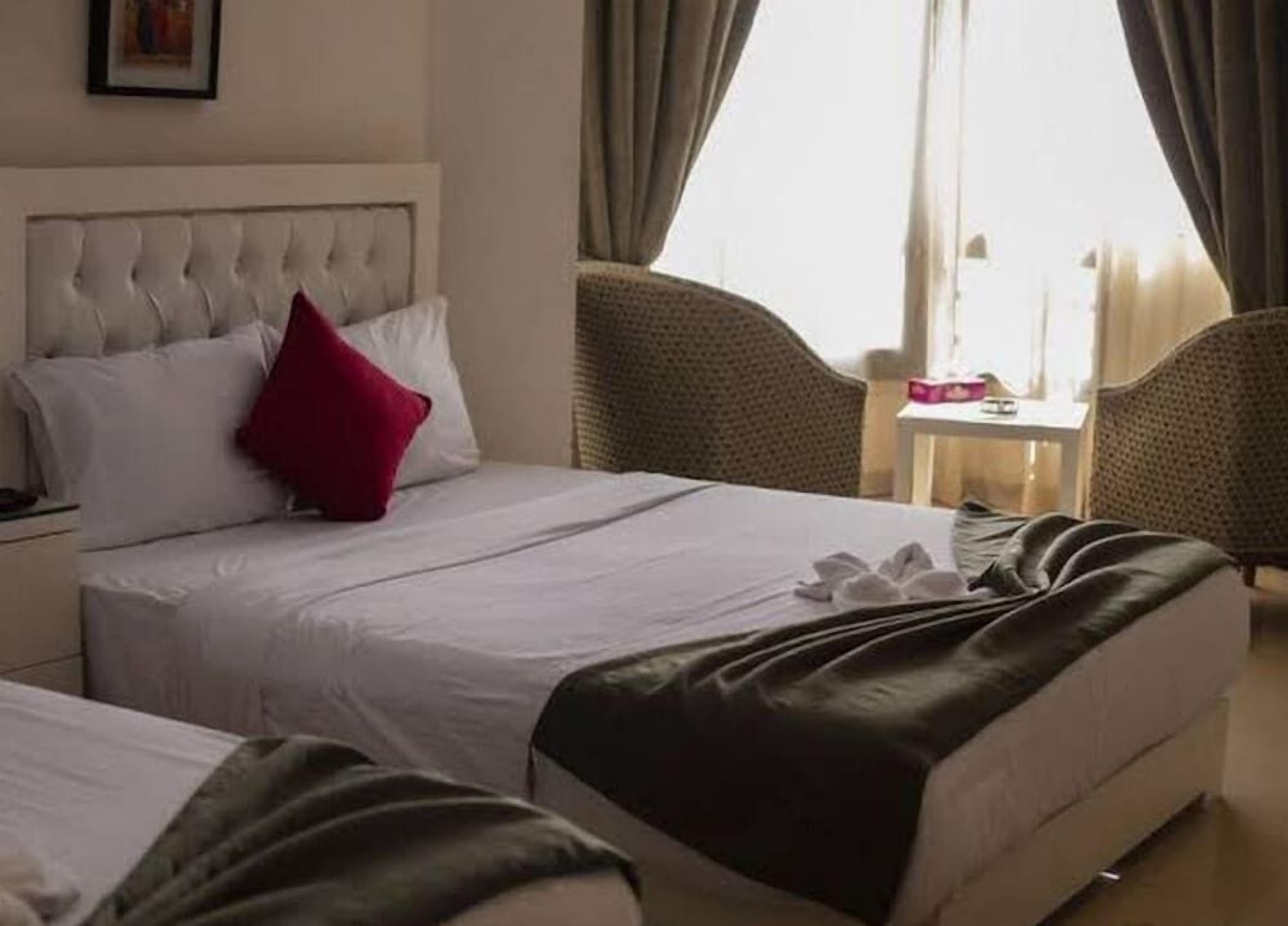 Egyptian cotton sheets, premium bedding, minibar, in-room safe