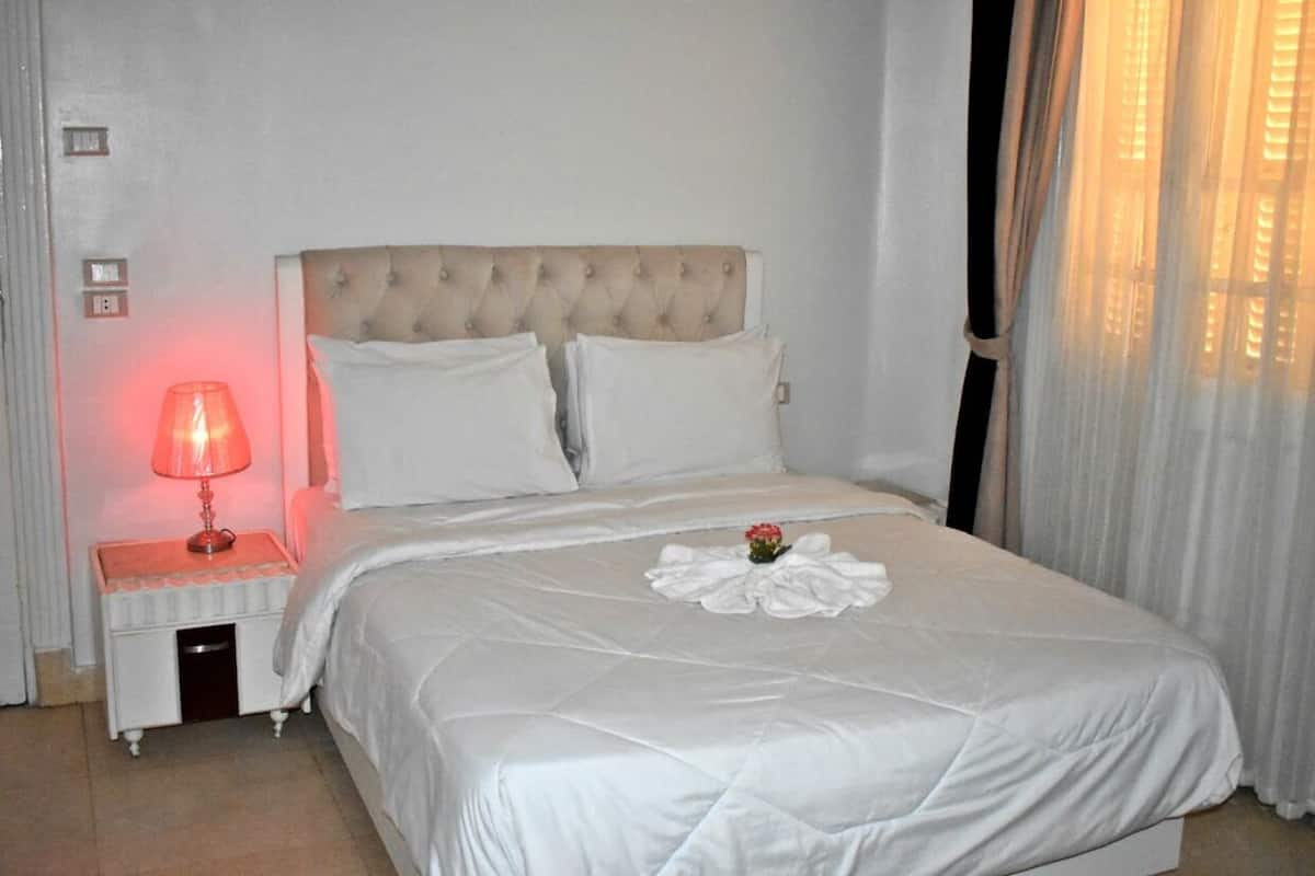 Egyptian cotton sheets, premium bedding, minibar, in-room safe