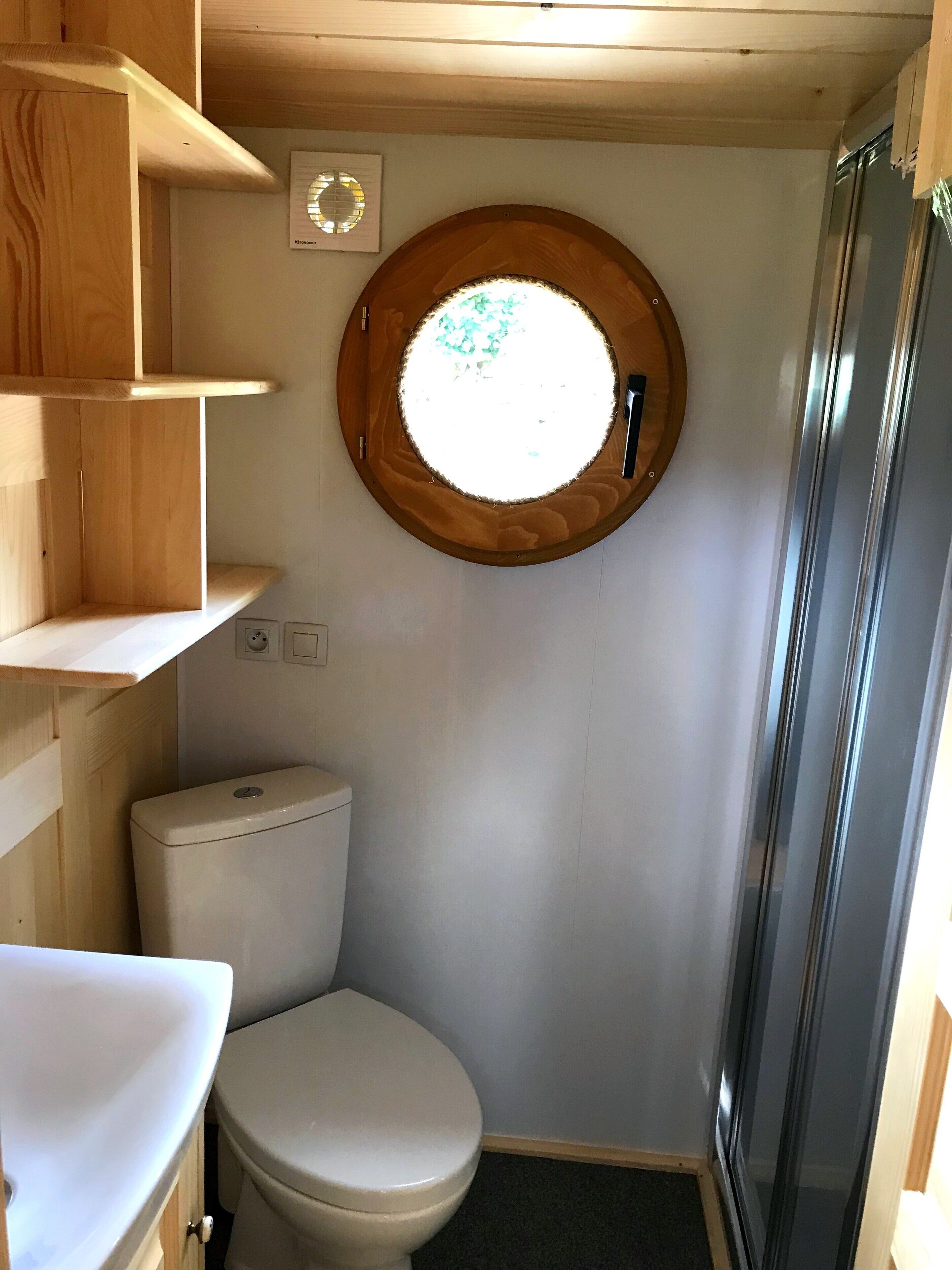 All-wood trailer : "Le gîte-donkeys"