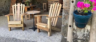 All-wood trailer : "Le gîte-donkeys"