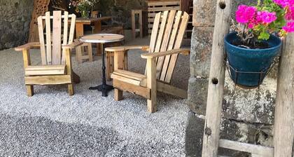 All-wood trailer : "Le gîte-donkeys"