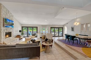 TV, fireplace, stereo - Our Poolside Desert Nirvana (Palm Springs)