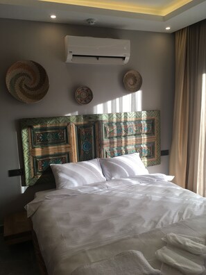 Egyptian cotton sheets, premium bedding, free minibar items, free WiFi