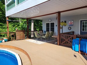 Outdoor dining - Beautiful waterfront lodge, private dock and breath taking views of Smith Mt. (Pittsville)