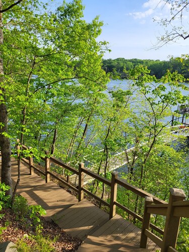 Beautiful waterfront lodge, private dock and breath taking views of Smith Mt.