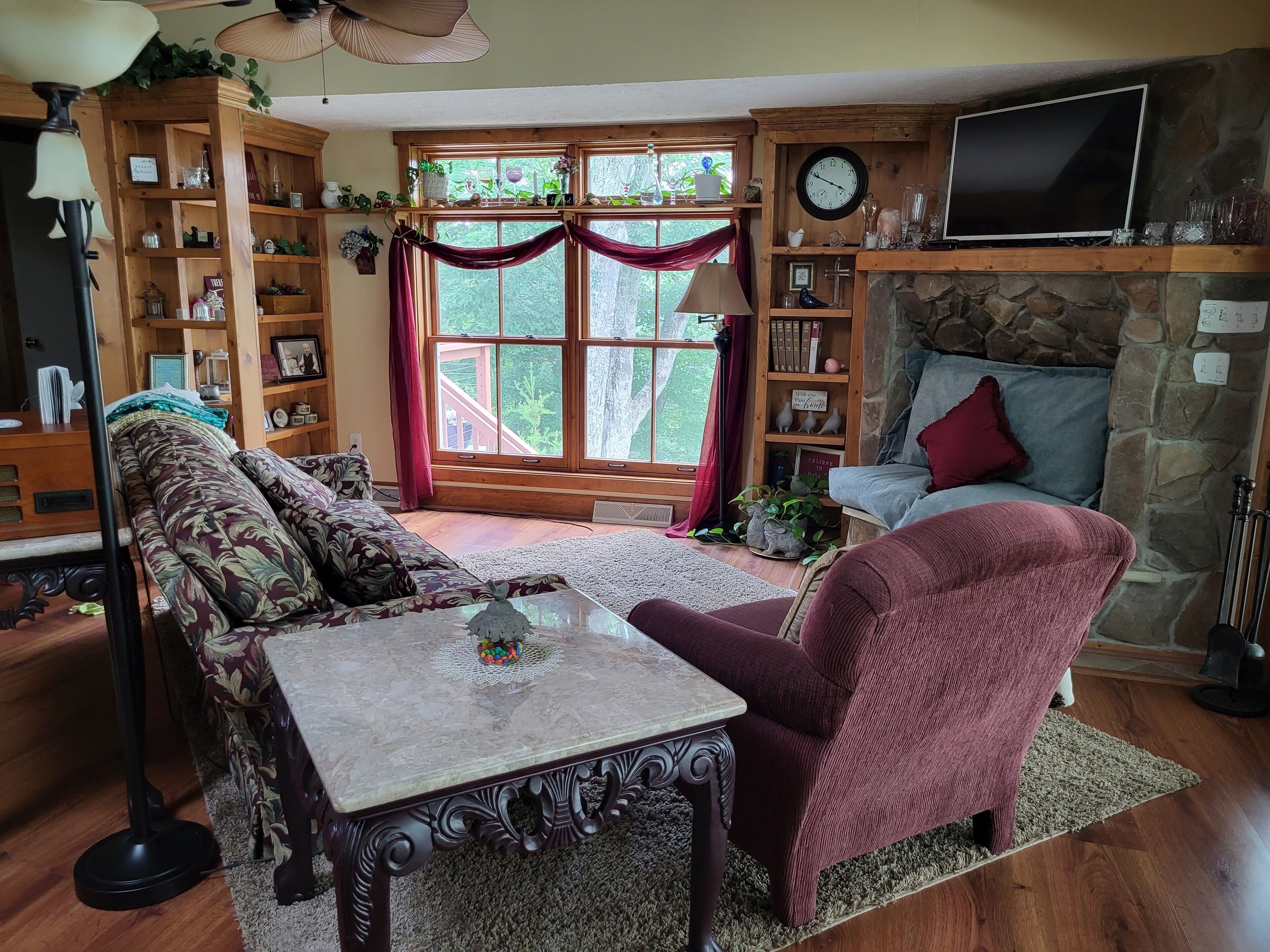 Beautiful waterfront lodge, private dock and breath taking views of Smith Mt.