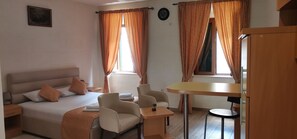42-inch TV with digital channels, pay movies - La Casa  (Kotor)