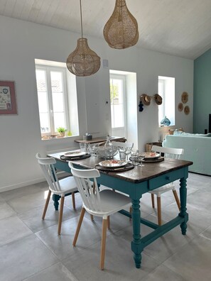 Dining - La Maison de Léna - 500m from the beach (Barbâtre)