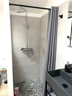 Shower, hair dryer, towels - La Maison de Léna - 500m from the beach (Barbâtre)