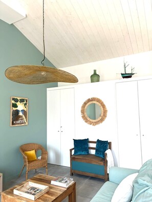 TV - La Maison de Léna - 500m from the beach (Barbâtre)