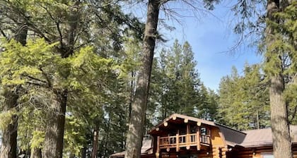 Living Well Lodge with Panoramic Views