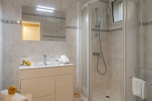 Shower, towels - Casa Eden Roc (Brando)