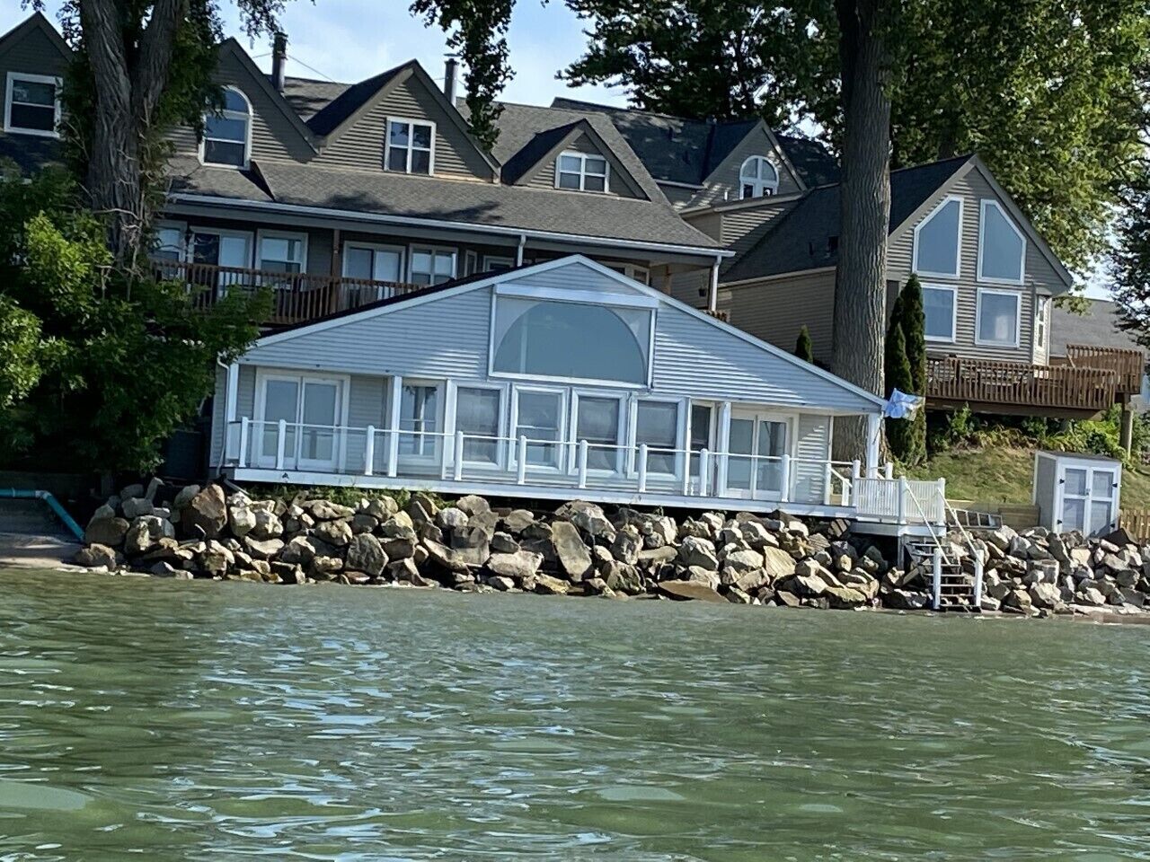 Completely renovated cottage on beach