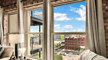 Télévision, livres, chaîne hi-fi