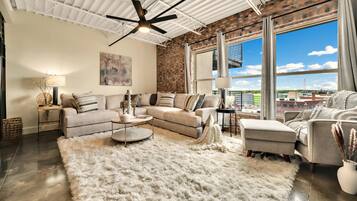 Télévision, livres, chaîne hi-fi