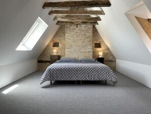 4 chambres, fer et planche à repasser, Wi-Fi gratuit, draps fournis