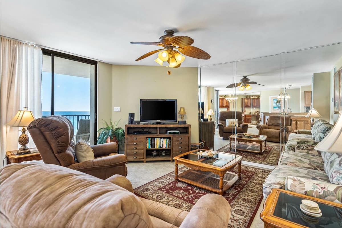 Apartment 503W | Living area