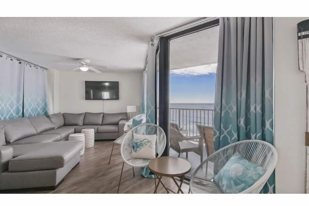 Apartment 706W | 2 bedrooms, free WiFi, bed sheets