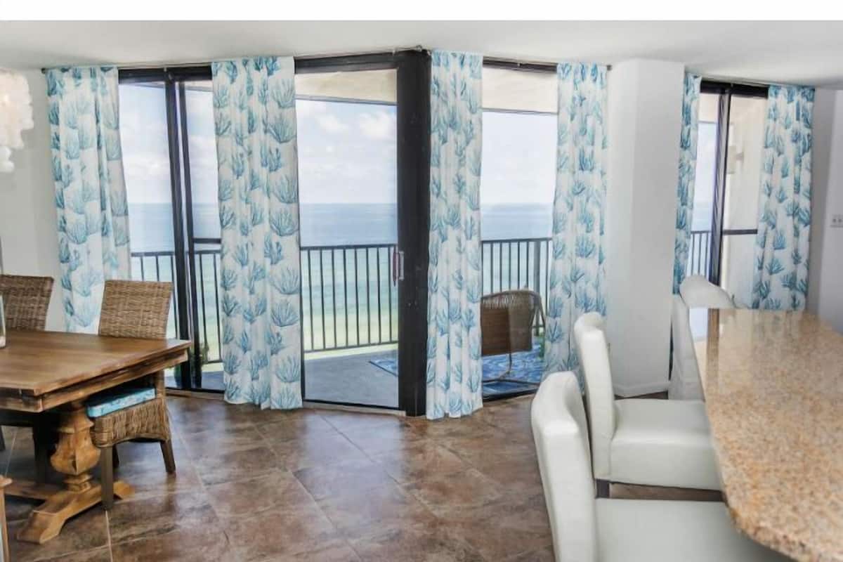 Apartment 802W | 2 bedrooms, free WiFi, bed sheets