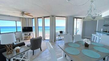 Apartment 406E | Free WiFi, bed sheets