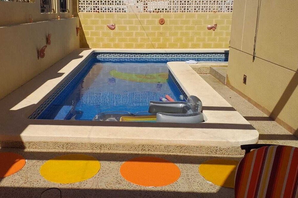 Detached villa with pool - 5 min from the beach