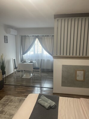1 bedroom, WiFi, bed sheets - Luxury Central Studio/Hunedoara/romania (Hunedoara)