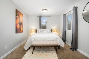Bedroom 1 - Cozy and 3 mins to Tacoma dome. (Tacoma)