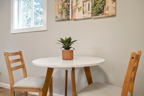 Dining - Cozy and 3 mins to Tacoma dome. (Tacoma)