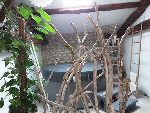 Interior - La grange de racco
(Jacuzzi and swimming pool)
2 nights mini
July and August 7 nights mini (Lombers)