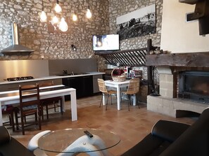 Dining - La grange de racco
(Jacuzzi and swimming pool)
2 nights mini
July and August 7 nights mini (Lombers)