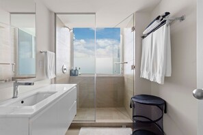 Shower, hair dryer, towels - Espectacular Apartamento frente la playa (Cancún)