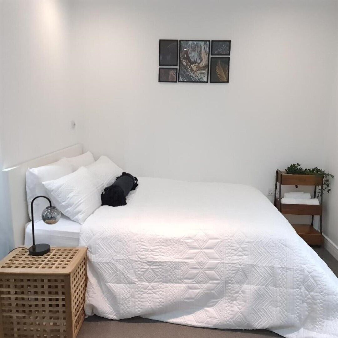 Maple House - Spacious 1-Bed Apartment with breakfast in London