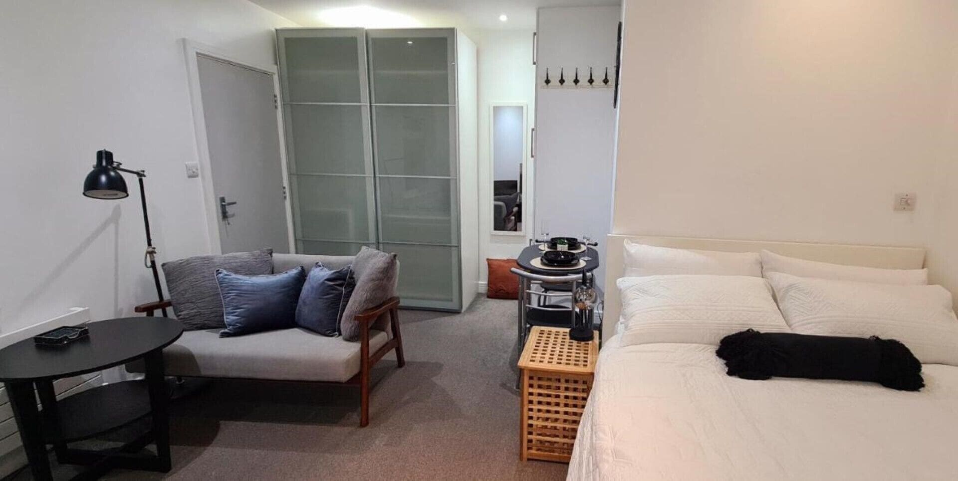 Maple House - Spacious 1-Bed Apartment with breakfast in London