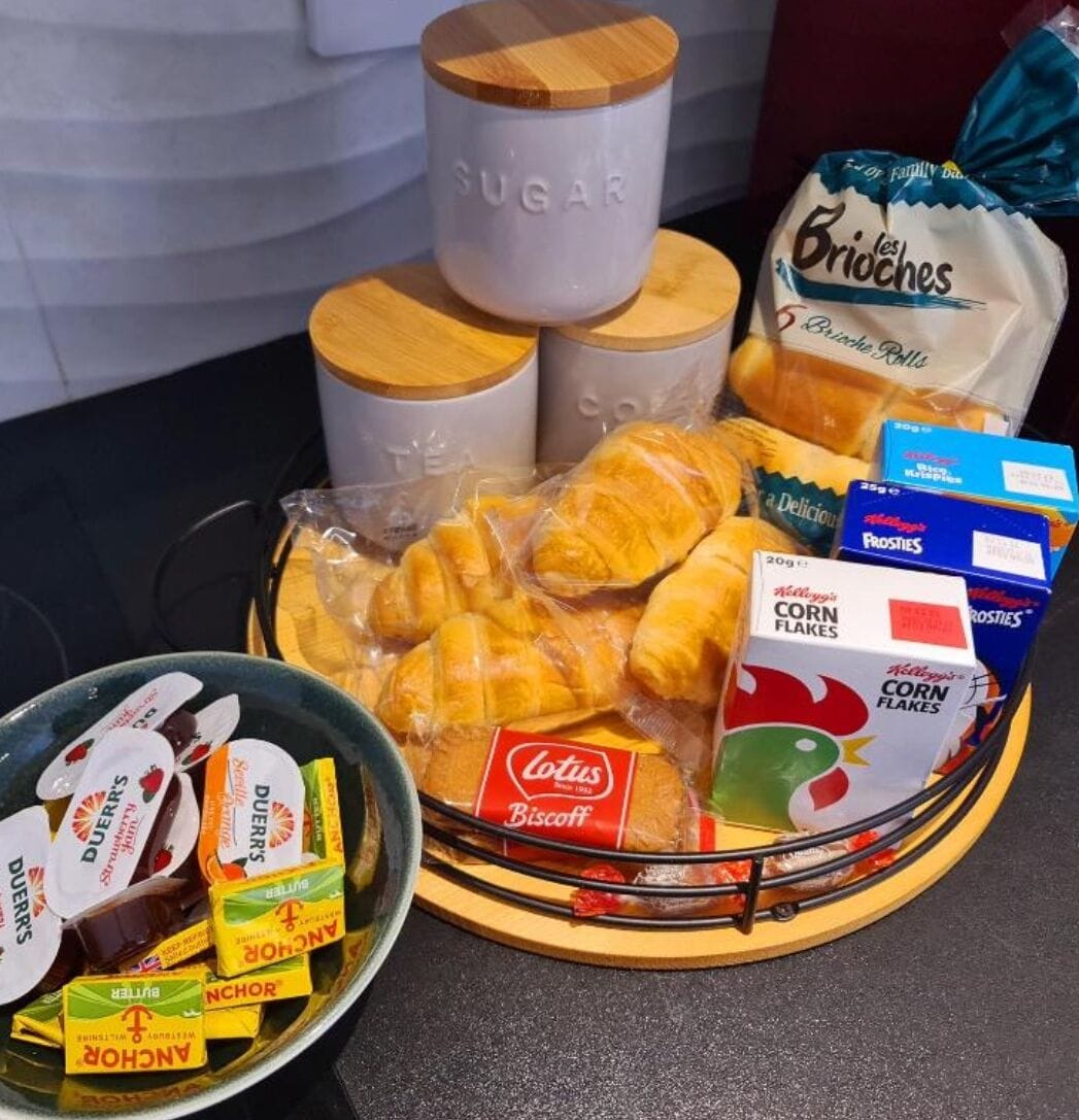 Maple House - Spacious 1-Bed Apartment with breakfast in London