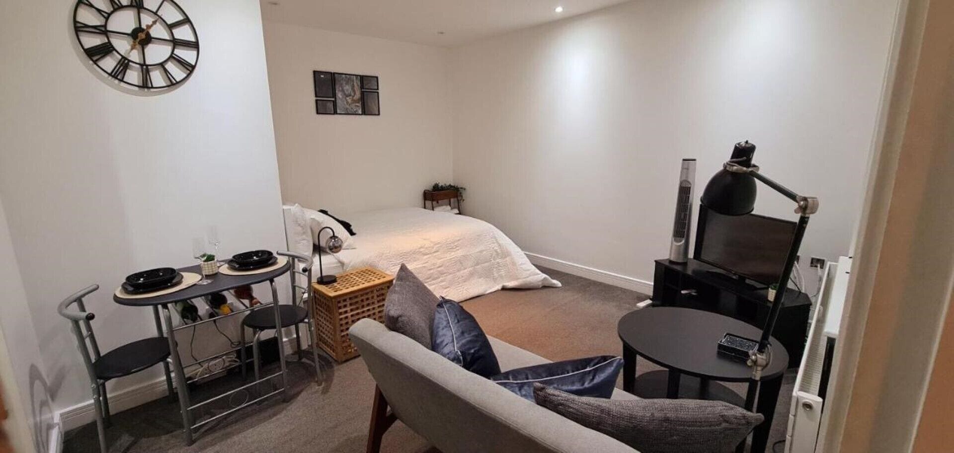 Maple House - Spacious 1-Bed Apartment with breakfast in London