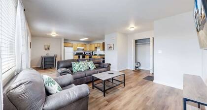 Great Two King-Bed Rooms Near Airport | Ideal Stay!