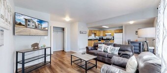 Great Two King Bedroom Spot Close to the Airport with King beds and great layout