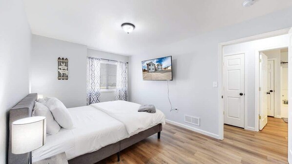 2 habitaciones, tabla de planchar con plancha, wifi y ropa de cama 