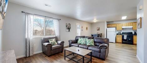 Een televisie en een kantoor