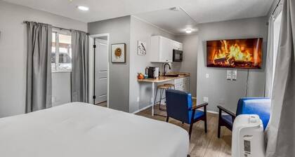 Spacious Studio with King Bed & Fast WiFi