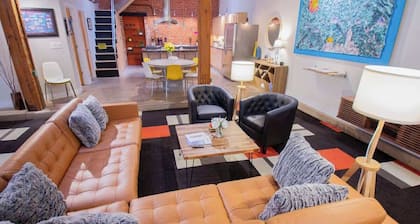 Amazing Modern Loft in Rino Art District-Four King