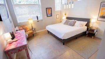 5 habitaciones, tabla de planchar con plancha, wifi y ropa de cama
