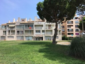 Exterior - Fully-equipped T2 apartment in Port de Canet-en-Roussillon, ground floor, near beach. (Canet-en-Roussillon)