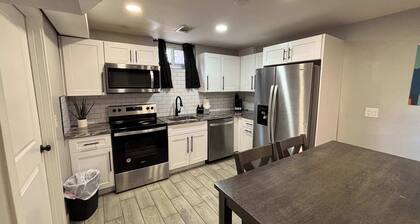 Awesome Two King Bed Lower Close to all in Denver